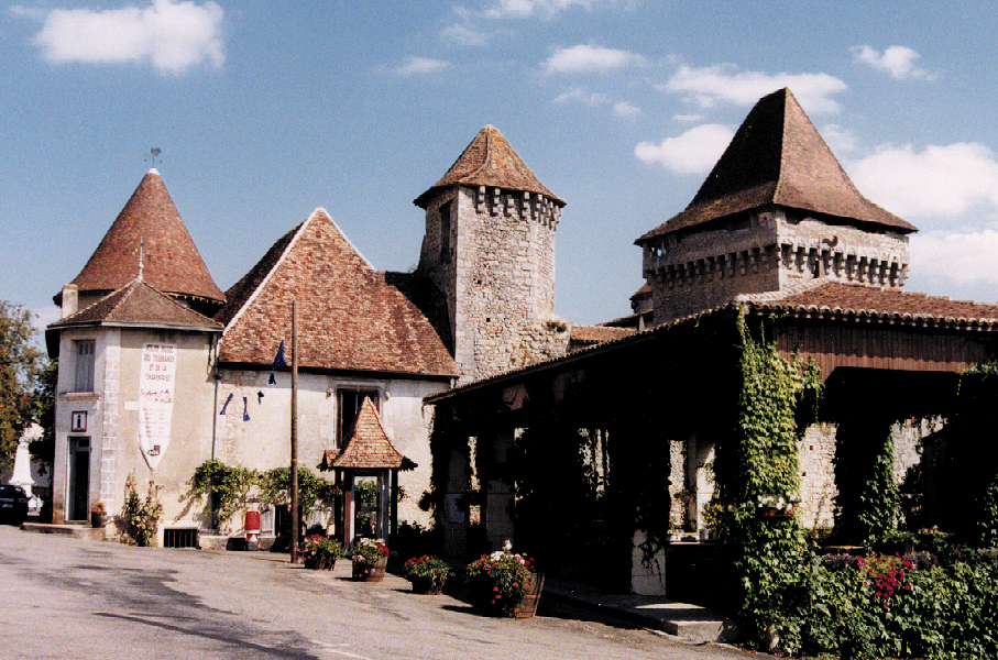 https://aquitaine.media.tourinsoft.eu/upload/Chateau-de-Varaignes.jpg