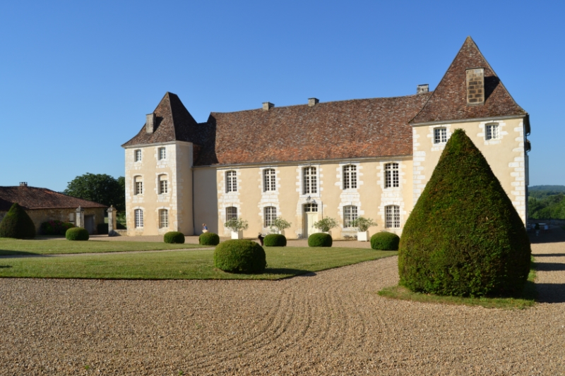 https://cdt64.media.tourinsoft.eu/upload/Chateau-de-Connezac-2.jpg