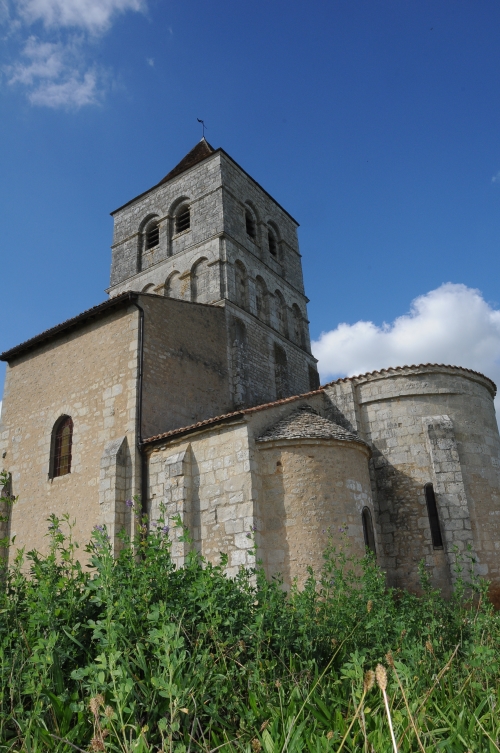 https://cdt64.media.tourinsoft.eu/upload/Eglise-La-Chapelle-St-Robert2.jpg