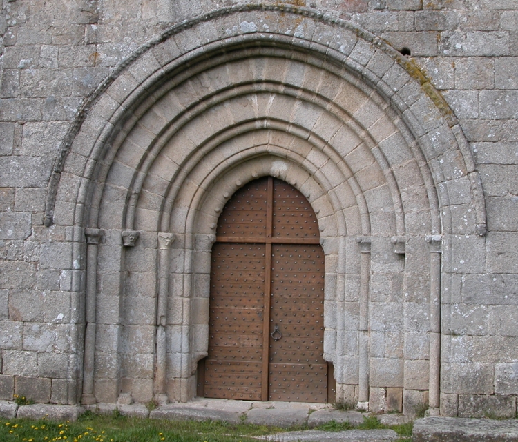 https://cdt64.media.tourinsoft.eu/upload/Eglise-Reilhac---Portail.jpg