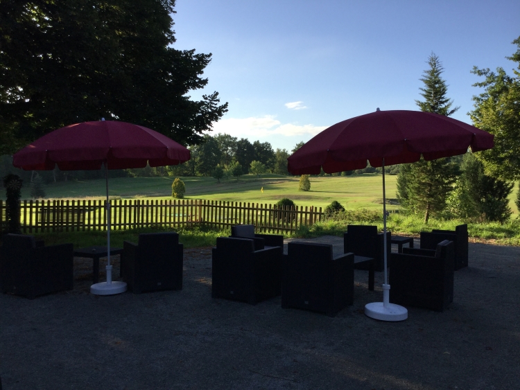 https://cdt33.media.tourinsoft.eu/upload/2-GolfduGenet-TerrasseBar.jpg