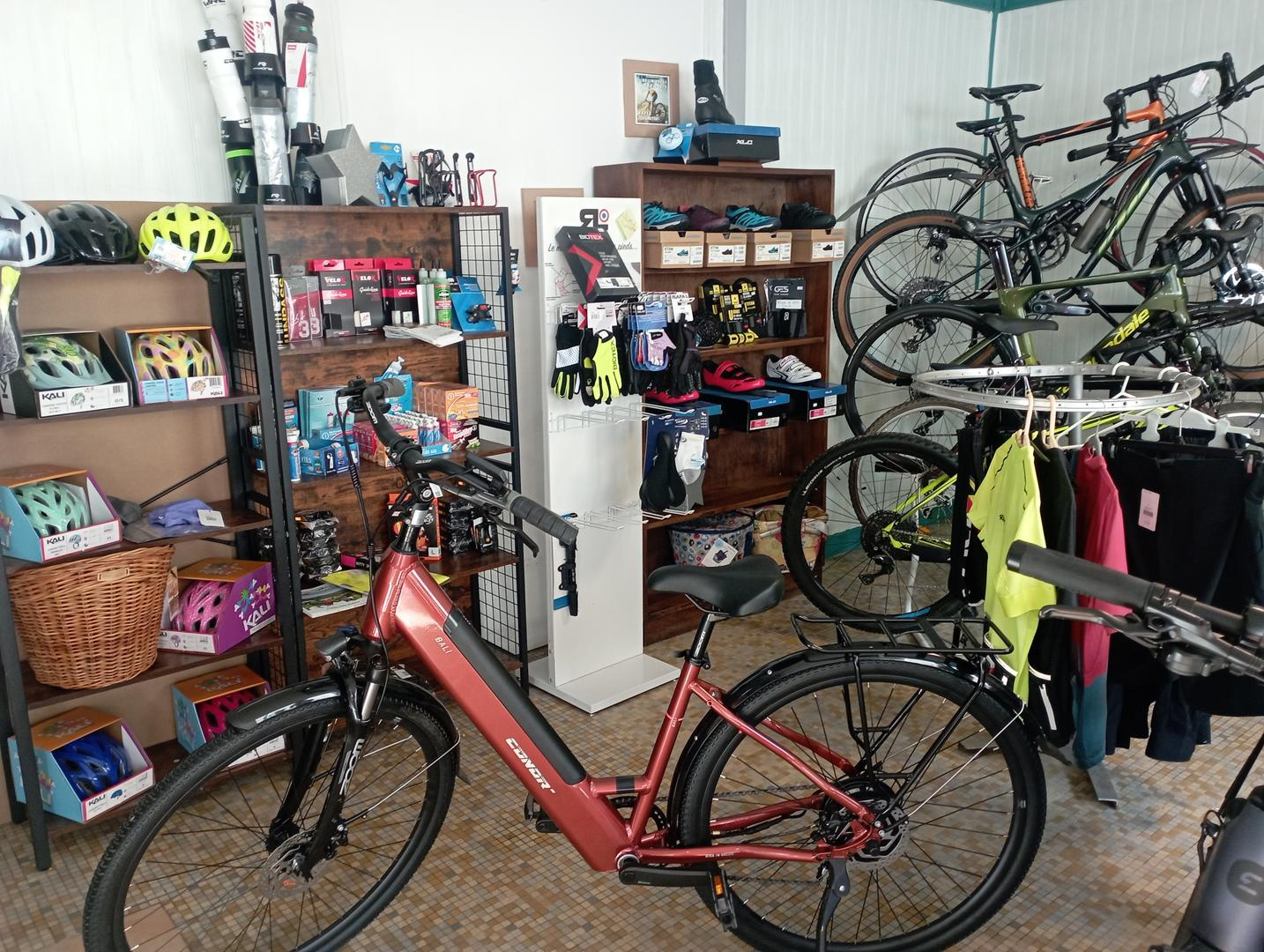 https://cdt40.media.tourinsoft.eu/upload/Atelier-des-Cycles-3.jpg