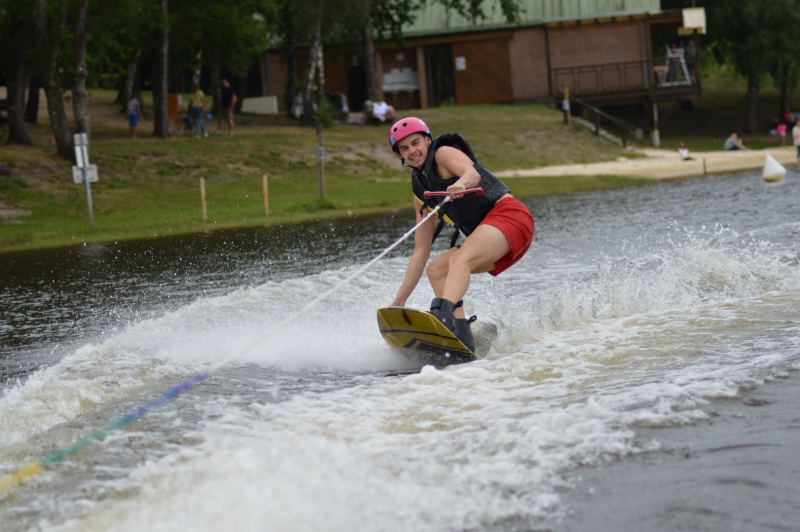 https://cdt40.media.tourinsoft.eu/upload/Wakeboard-skiclubperigordvert.png